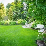 אתר קמפינג Center Garden *