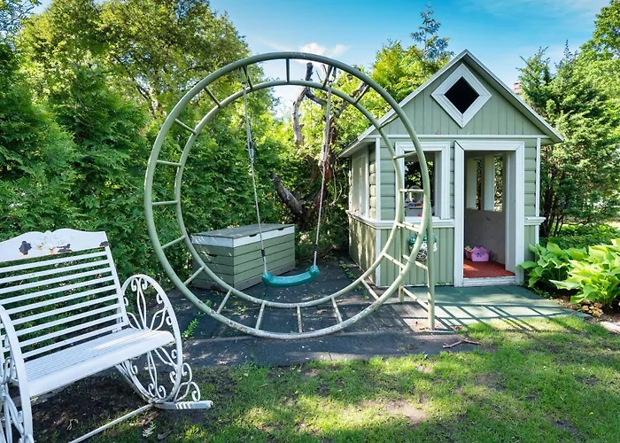 Center Garden Camping