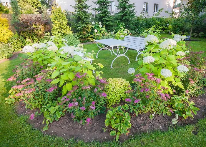 Center Garden Camping *